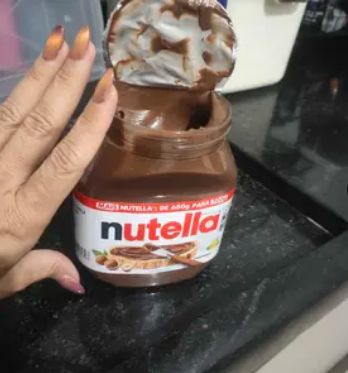 Foto enviada pela cliente com o pote de Nutella aberto